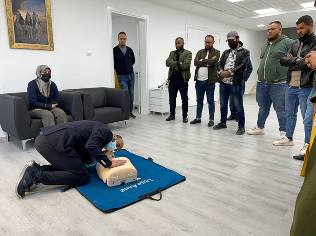 انطلاق دورة تدريبية في مجال الإسعافات الأولية والسلامة المهنية للصحفيين في باكورة البرنامج التدريبي للهيئة